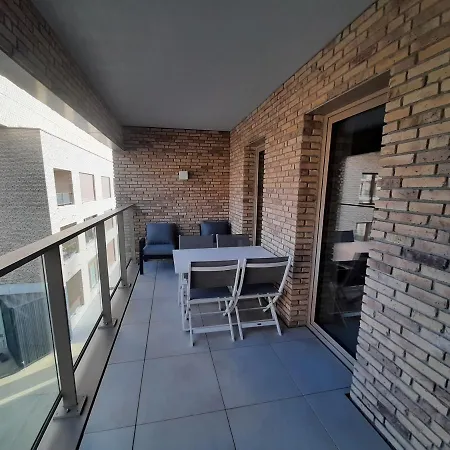 Bartine - Modern And Spacious Flat Near The Sea, Free Parking Space 아파트 *