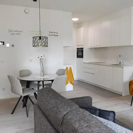 Bartine - Modern And Spacious Flat Near The Sea, Free Parking Space *