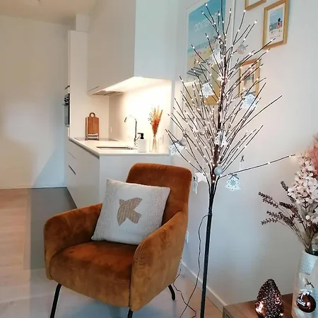 Bartine - Modern And Spacious Flat Near The Sea, Free Parking Space Остенде