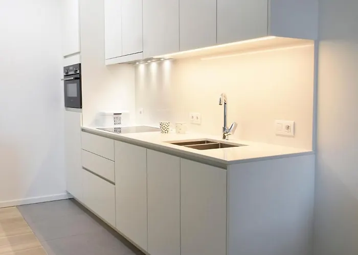 Bartine - Modern And Spacious Flat Near The Sea, Free Parking Space *