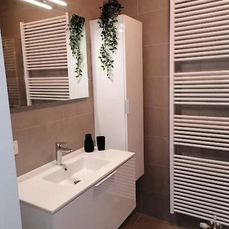 Bartine - Modern And Spacious Flat Near The Sea, Free Parking Space Остенде
